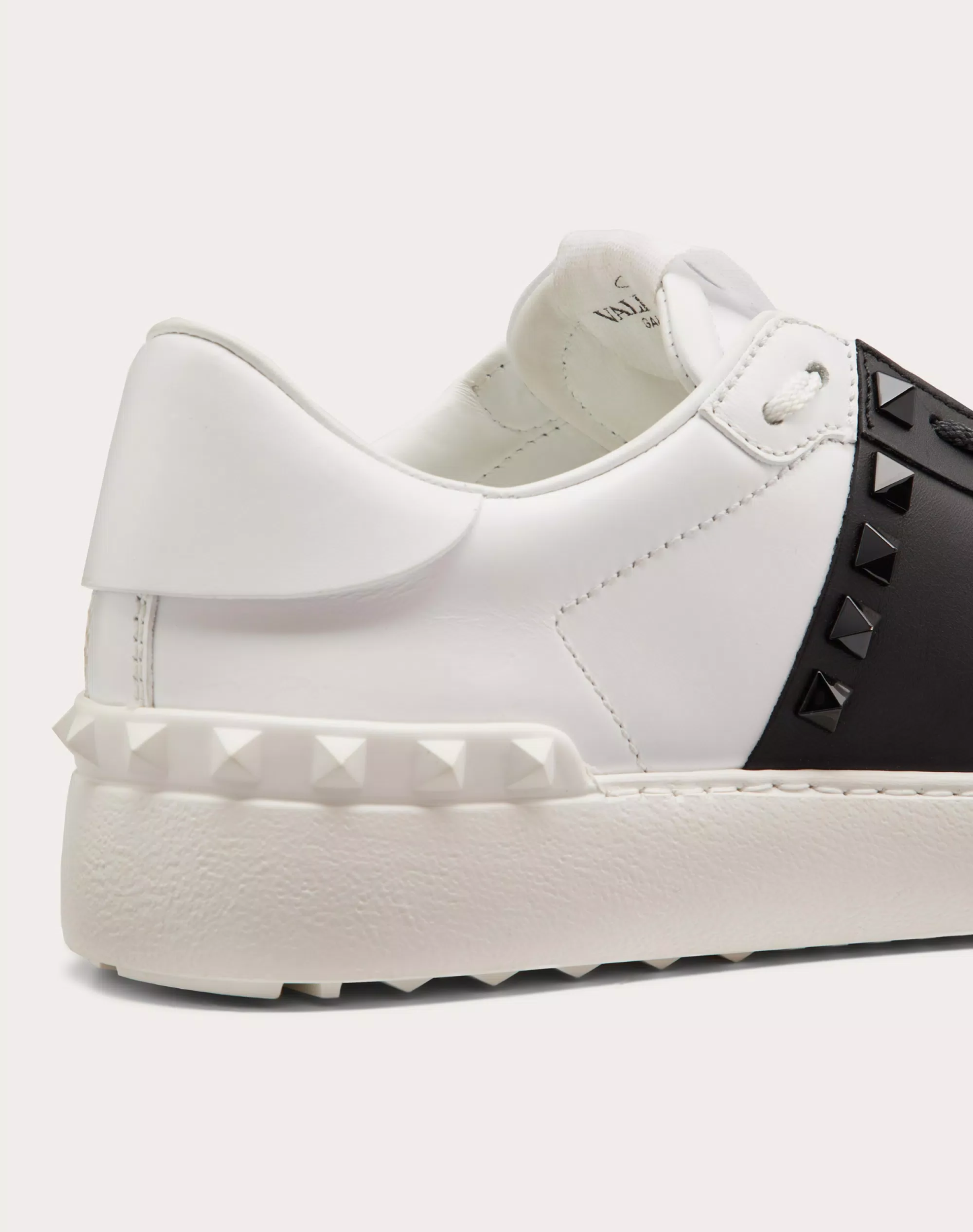 ROCKSTUD UNTITLED SNEAKER IN CALFSKIN LEATHER WITH TONAL STUDS